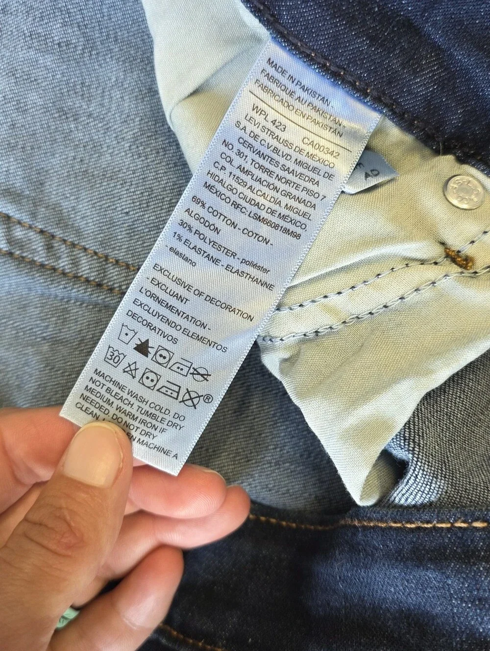 Levi Strauss Signature Women’s Bermuda Shorts Size 16 NWT